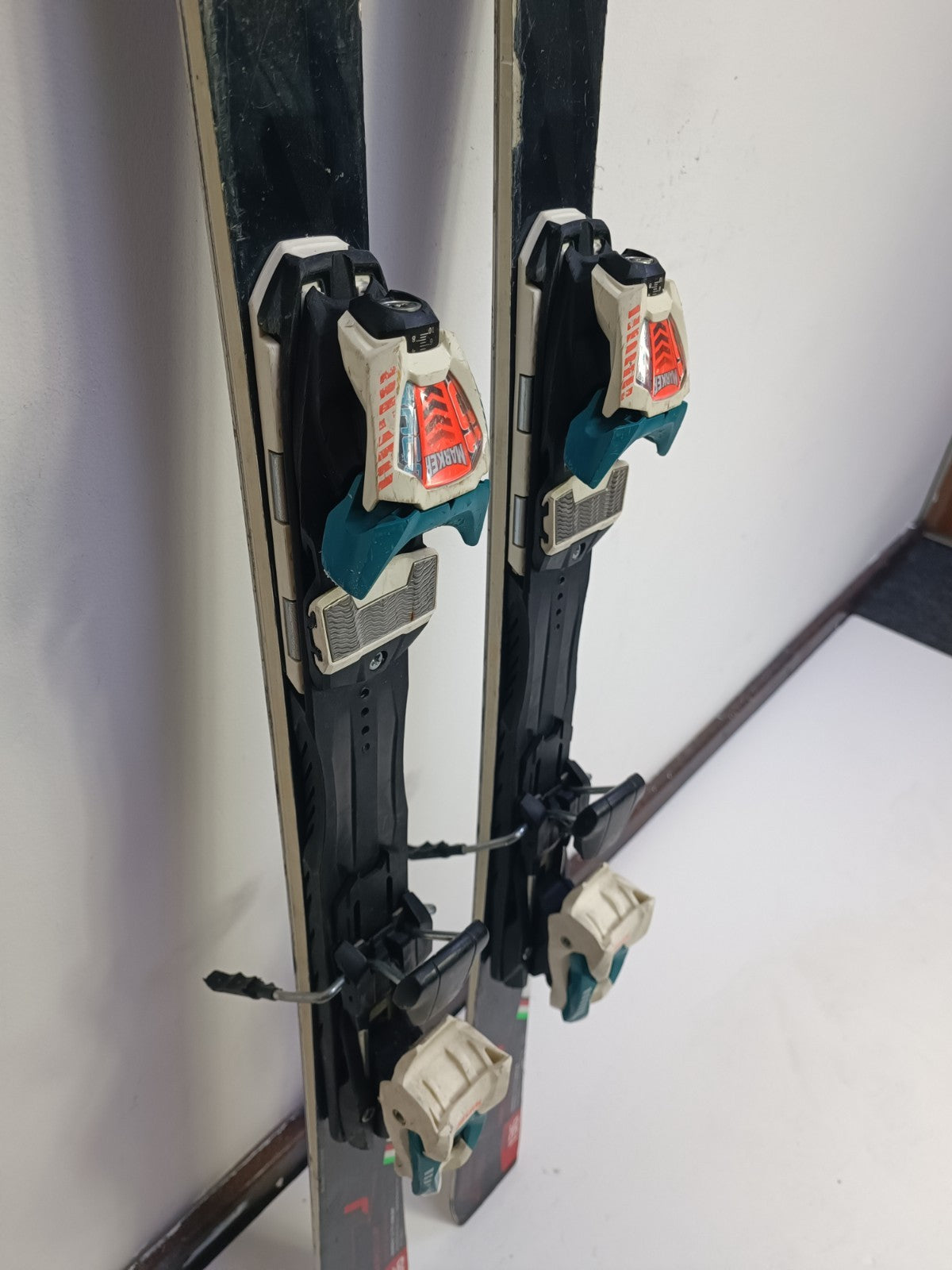 Nordica Dobermann WC SL J 136 cm Ski + fixations Marker 10 Sport et plaisir hivernal