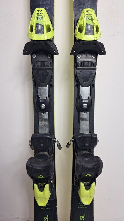 Fischer RC4 SL 140 cm Ski + Fischer 11 Bindings Winter Sports