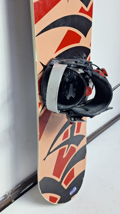 Snowboard Heli Kamikaze 147 cm + fixations HEAD Rental M Hiver Neige Aventure