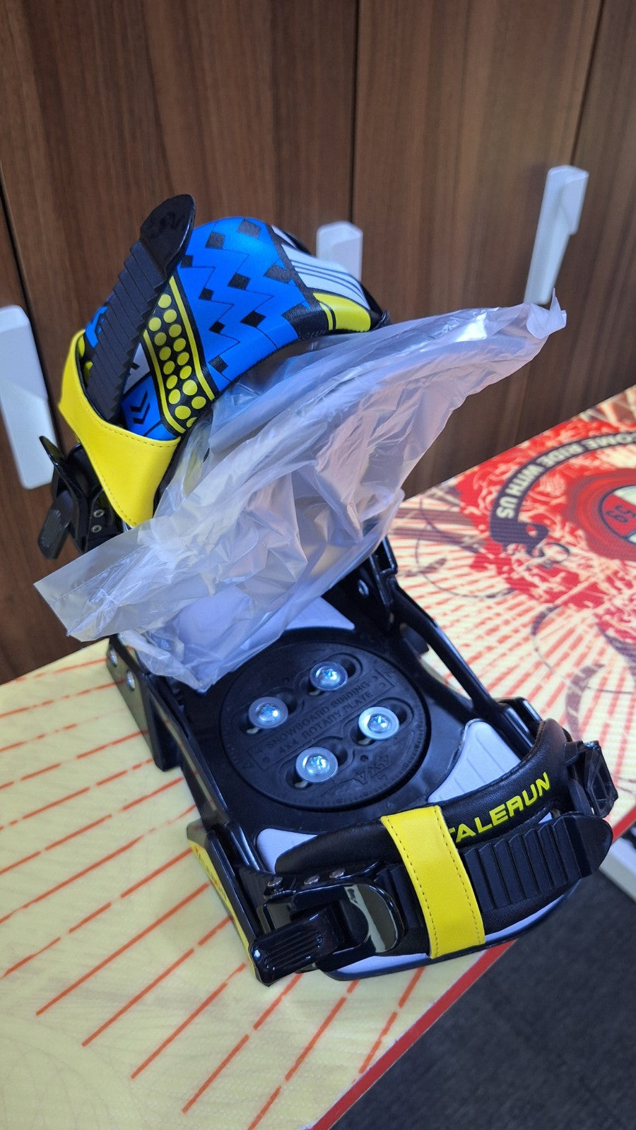 Snowboard HEAD Rocka 4D 159 cm + fixations Talerun L neuves Hiver Sport Plaisir