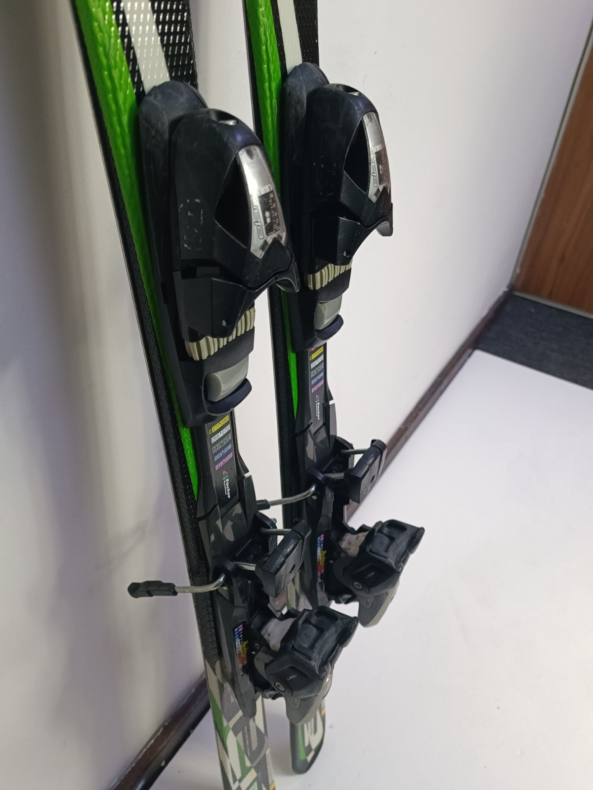 Sci Elan Exar Pro 140 cm + attacchi Elan ESP 7.5 Sport Neve Inverno Divertimento Avventura