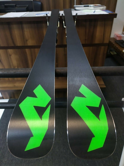Nordica Dobermann GS J WC 149 cm Ski + fixations Marker Race 10 Sport, hiver et divertissement