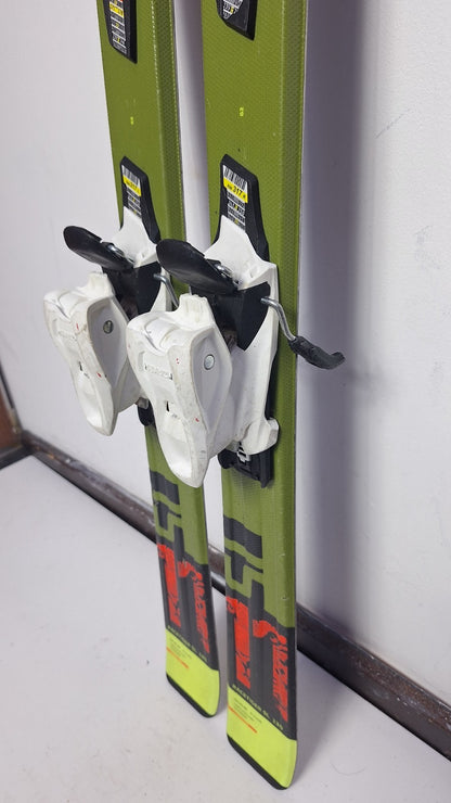Ski Völkl Racetiger 11 SL 130 cm + fixations Marker 7 - sport d'hiver neige et loisirs