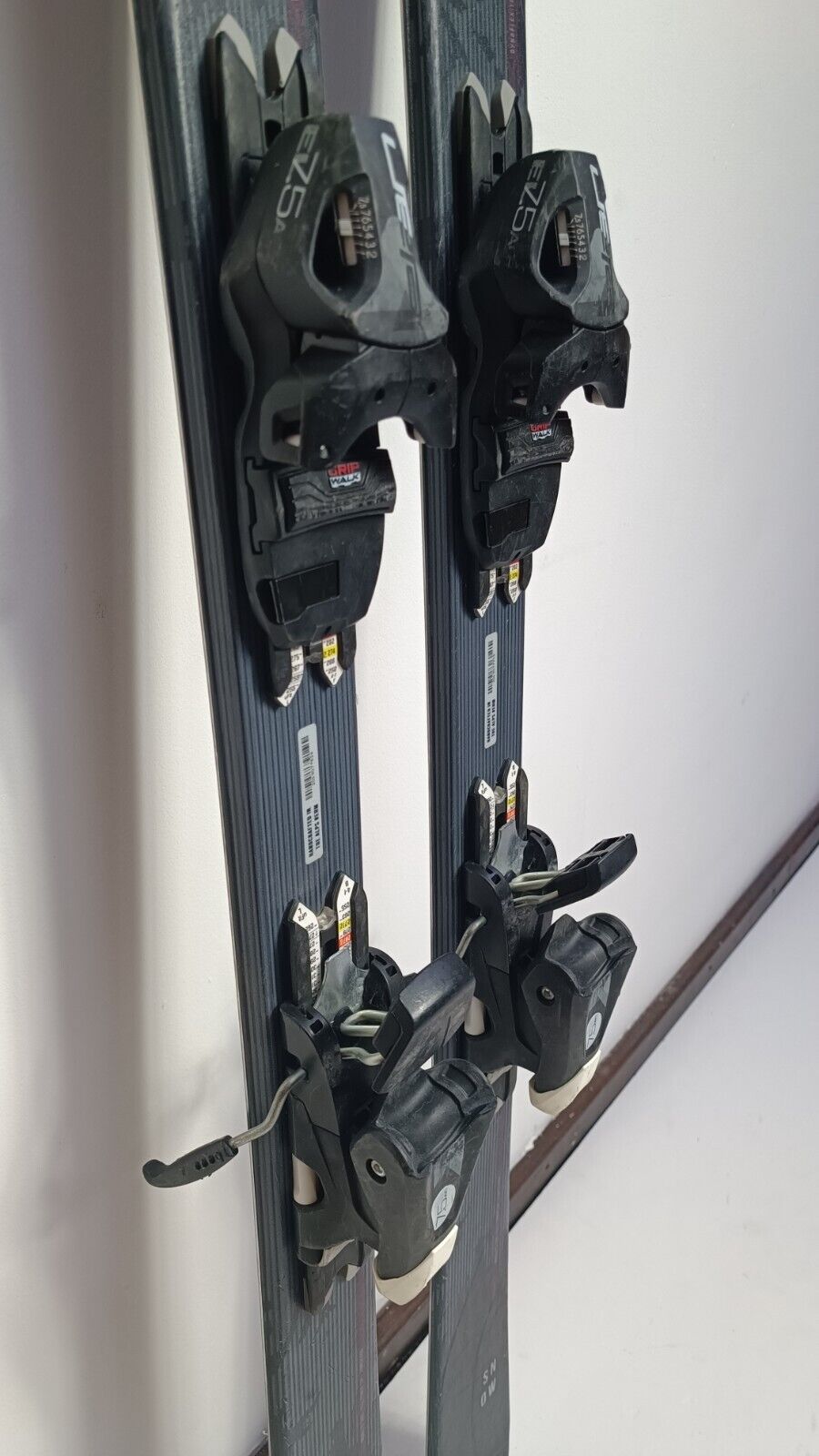 Elan Snow Black  146cm  Ski + Elan 7.5 Bindings Winter Sport Fun