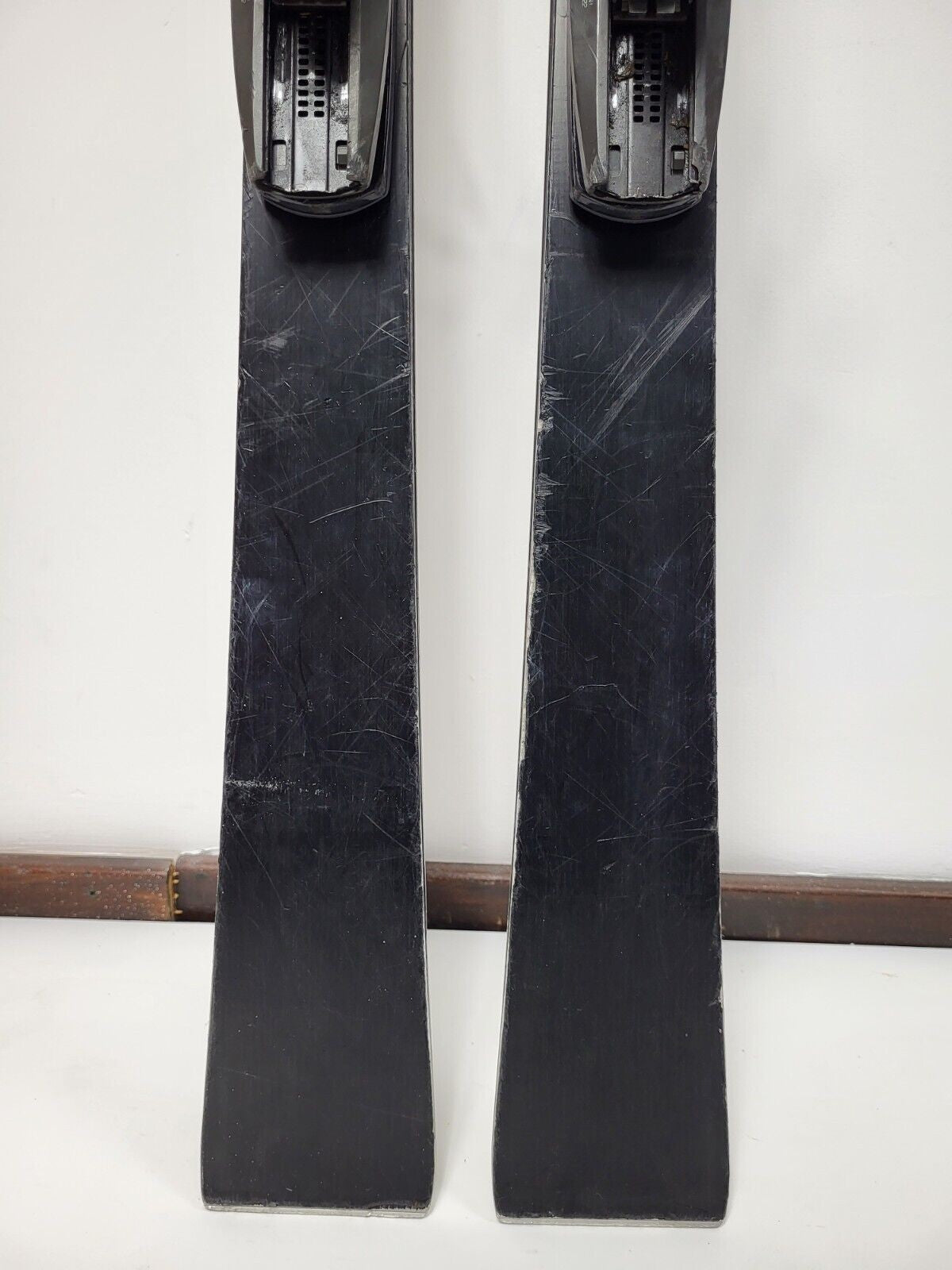 Black Speed Carving 163 cm Ski + Tyrolia SP 12 Bindings Adventure Winter Sport