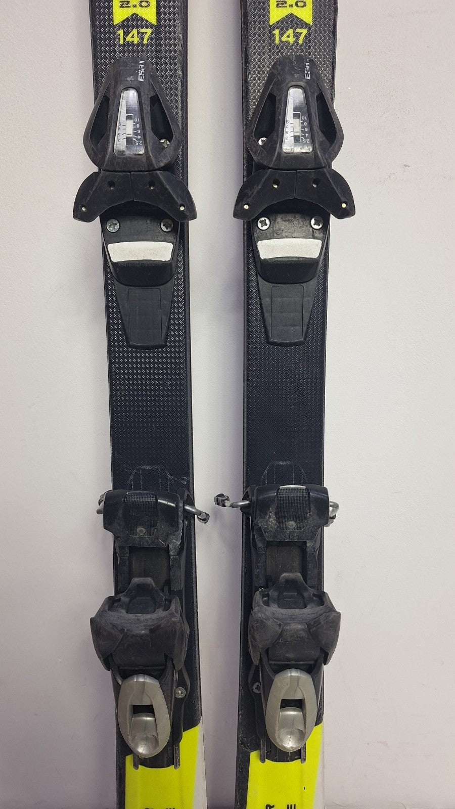 HEAD Supershape Team R SLR 2 147cm  Ski + Elan 10 Bindings  Winter Sport