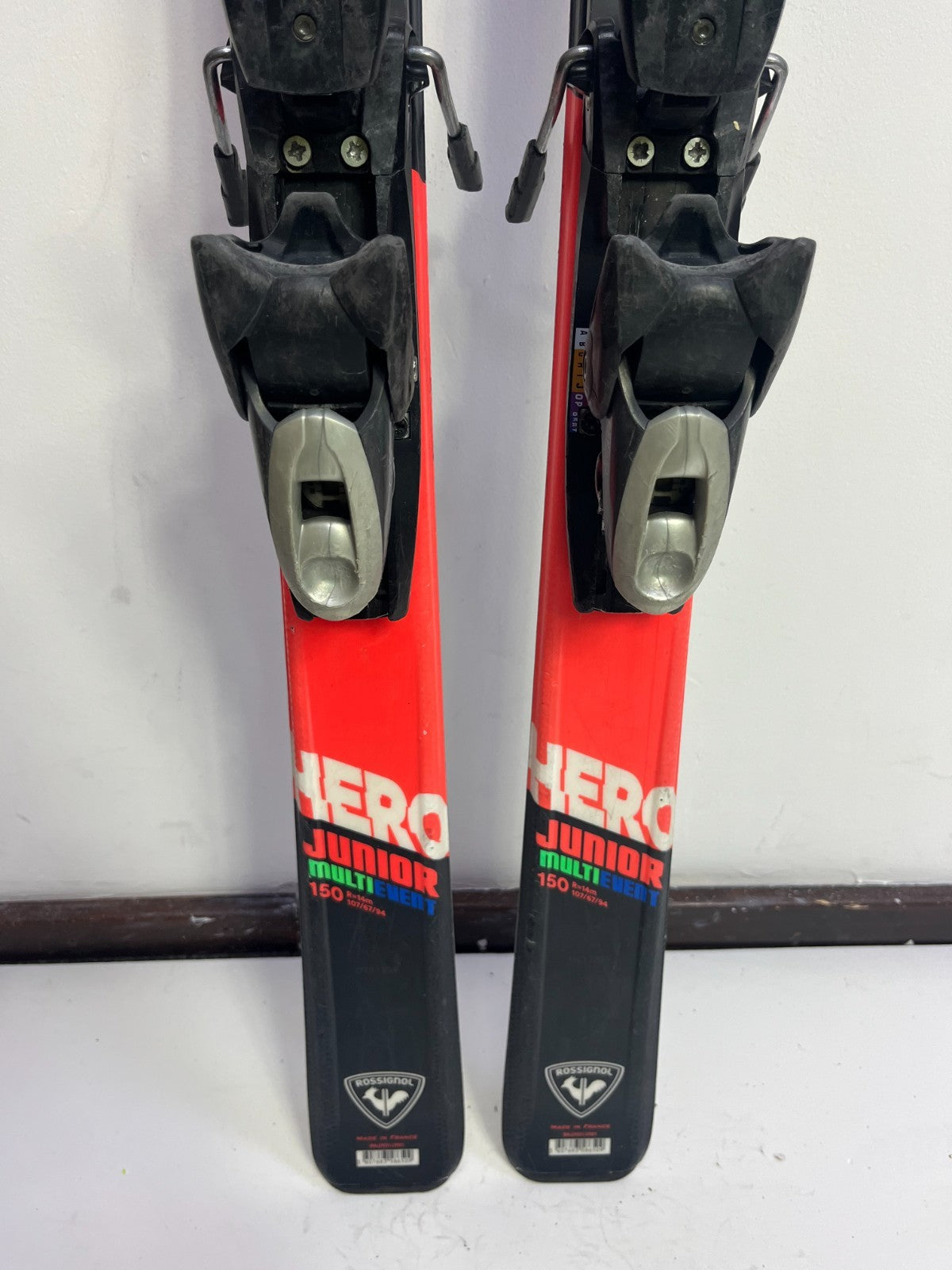 Ski Rossignol Hero J 150 cm + fixations Elan ESP 7.5 Plaisir hivernal Sports de neige