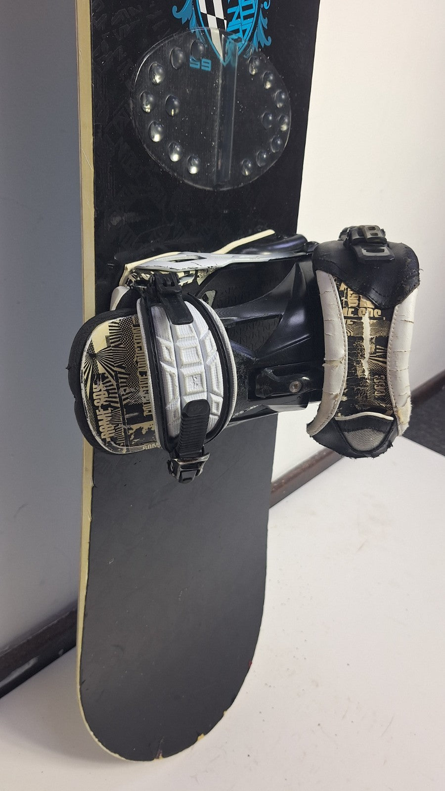 Snowboard Nitro Shield Venti 159 cm + Attacchi Union L per divertirsi sulla neve in inverno