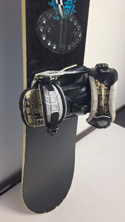 Snowboard Nitro Shield Venti 159 cm + Attacchi Union L per divertirsi sulla neve in inverno