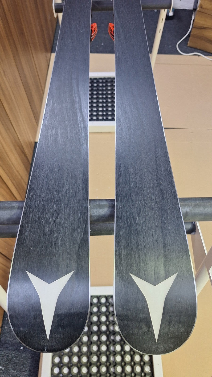 Atomic Redster G9 145 cm Skis + Atomic 10 Bindings Winter Fun Snow