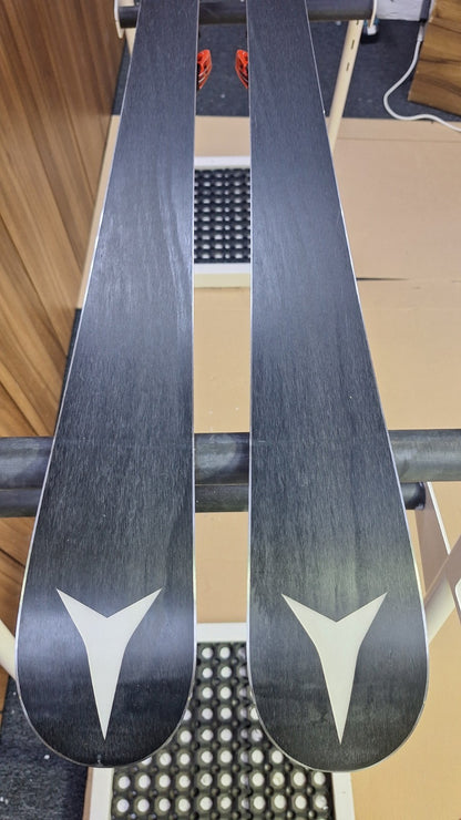 Atomic Redster G9 145 cm Skis + Atomic 10 Bindings Winter Fun Snow