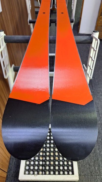 Ski Wedze Boost 300 arcHtec 163 cm + fixations Tyrolia SRM 10 Sport d’hiver sur neige