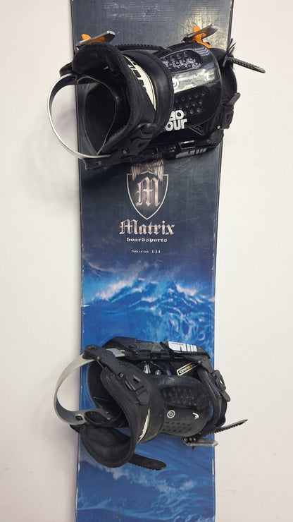 Matrix Storm 141 cm Snowboard +HEAD Rental L Bindings Snow Adventure Fun