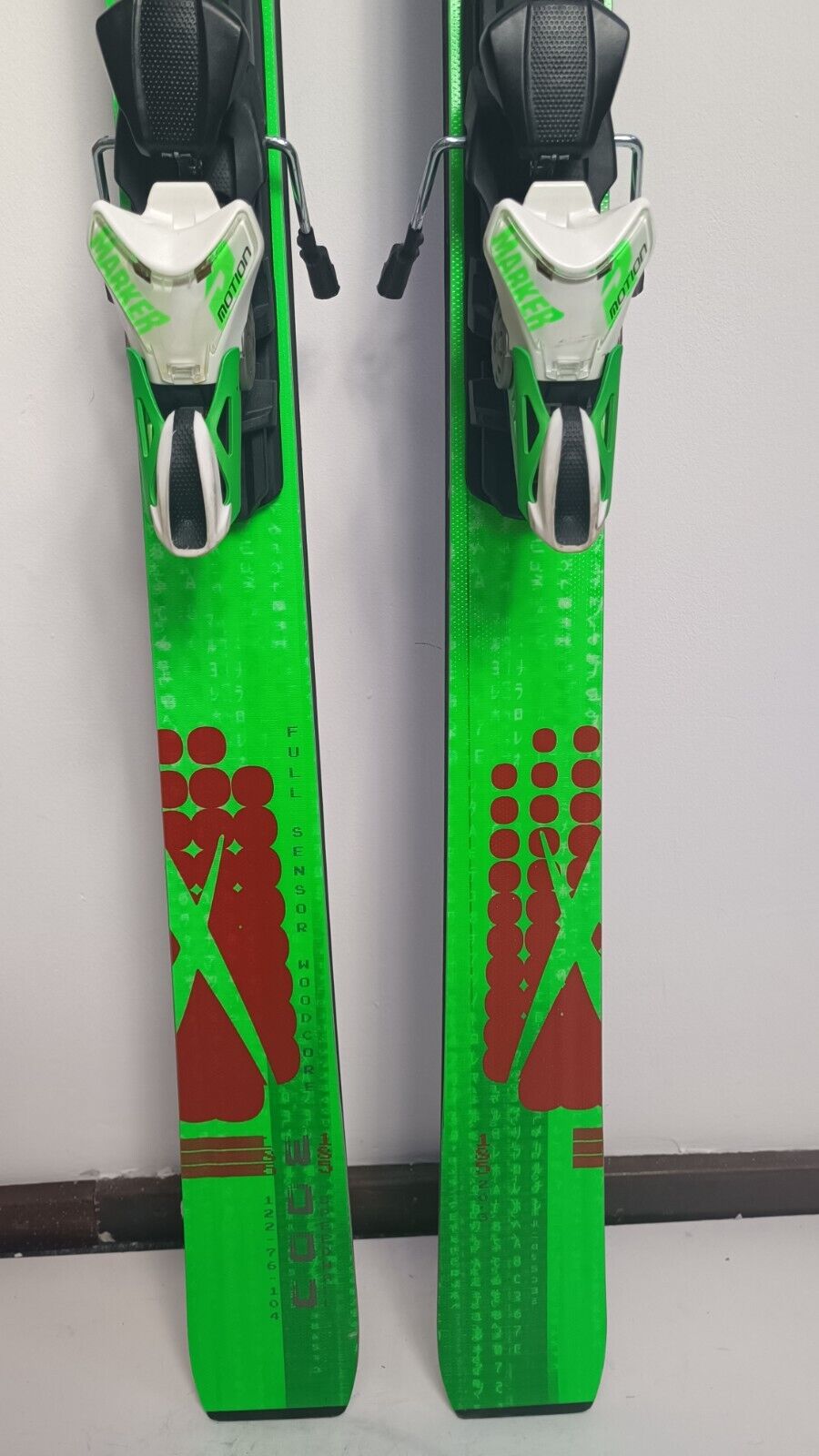 Volkl Code Speedwall 185cm Skis + nouvelles fixations Marker 12 - Sport d’hiver