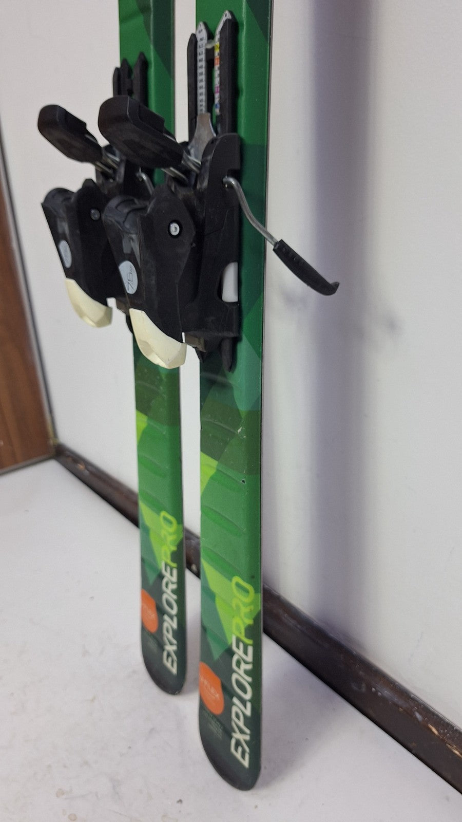 Ski Elan Explore Pro QS 150 + fixations Elan 7.5, plaisir des sports d'hiver sur neige