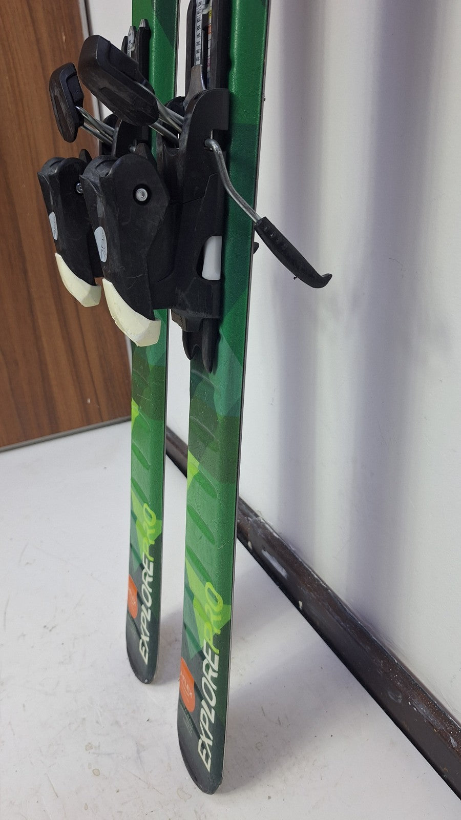 Sci Elan Explore Pro QS 150 + attacchi Elan 7.5 Sport invernali Divertimento sulla neve