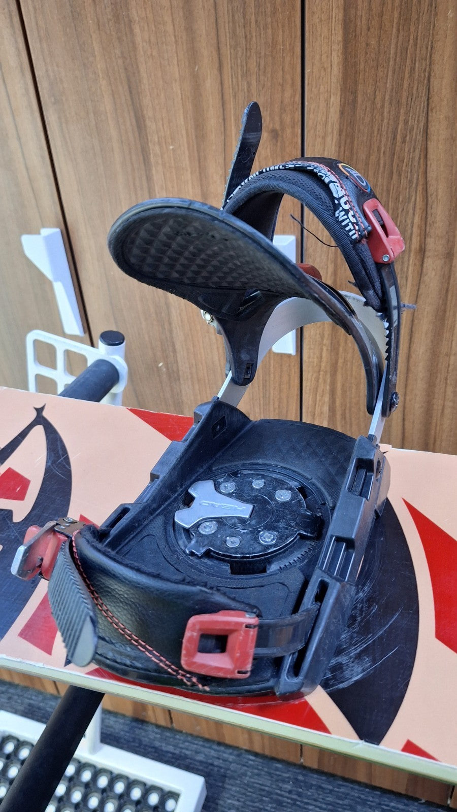 Snowboard Heli Kamikaze 147 cm + fixations HEAD Rental M Hiver Neige Aventure