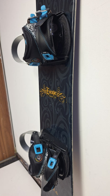 Snowboard Matrix Escape 136 cm + Attacchi HEAD Rental S Avventura sulla neve