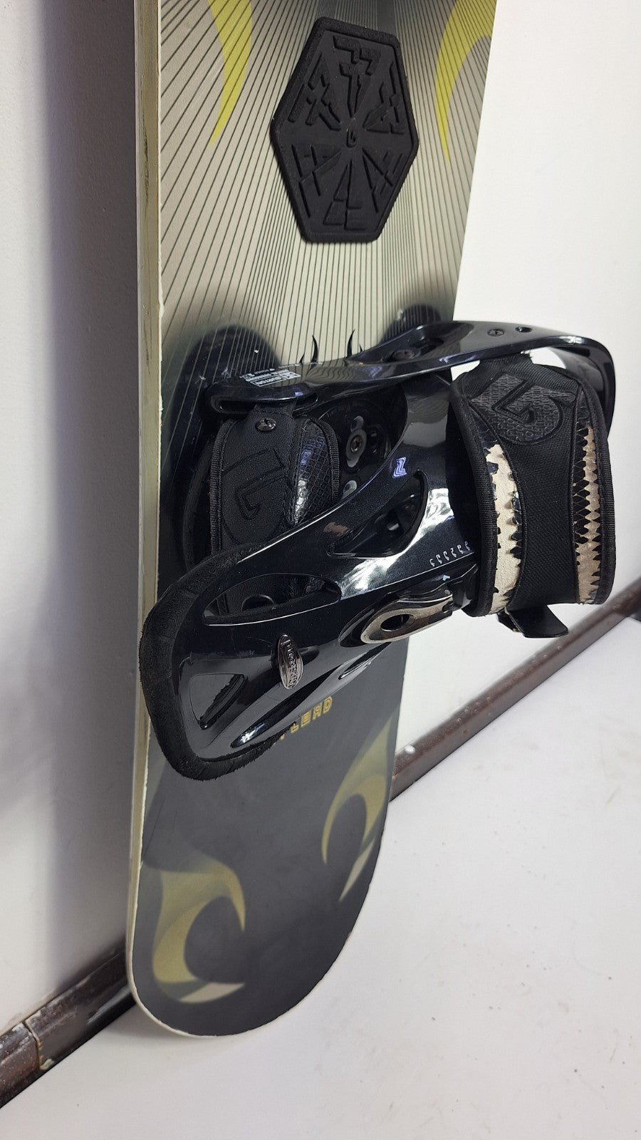 Stuf Mylend 157 cm Snowboard + Burton L Bindings Winter Sport Snow Fun