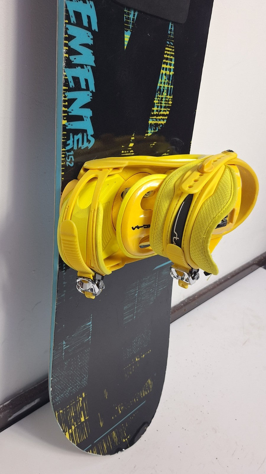 Stuff Element 152 cm Snowboard + Stuff L Bindings Winter Sport Fun Snow