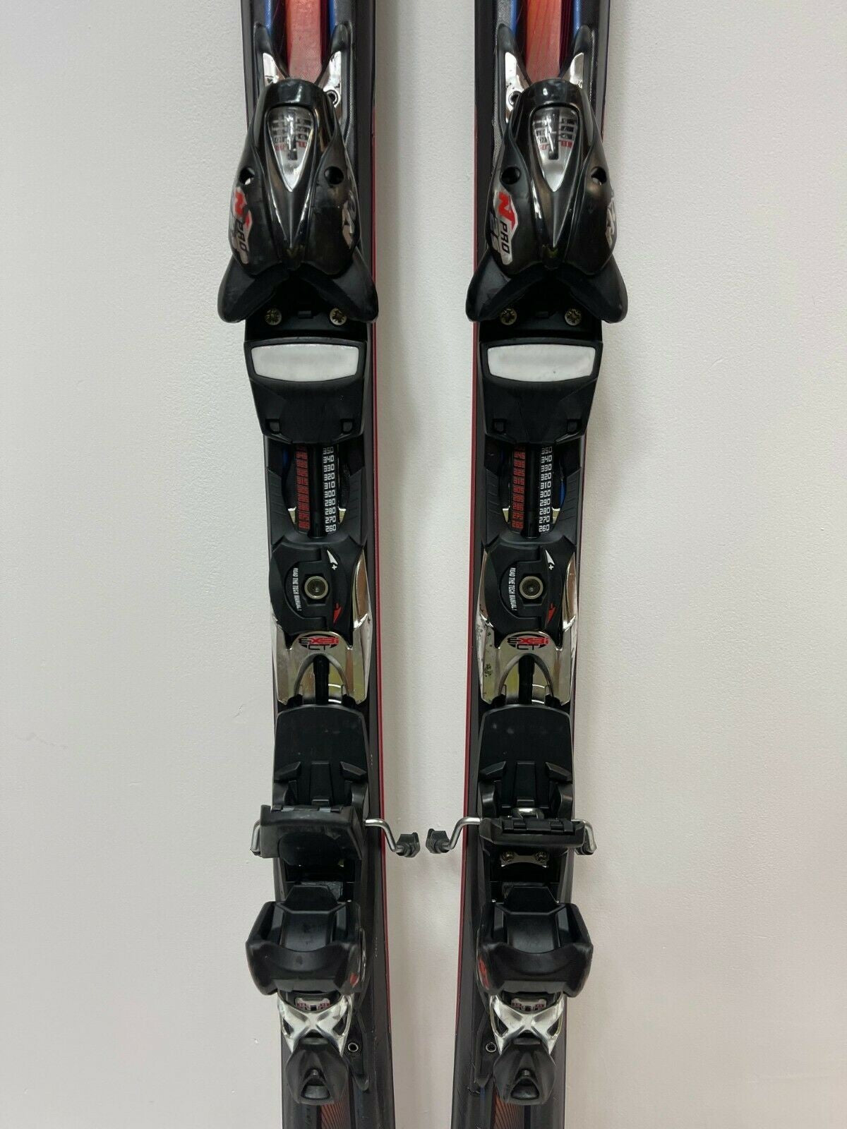 Ski Nordica Fate 170 cm + fixations Nordica PRO 2S Sport d’hiver et aventure en plein air