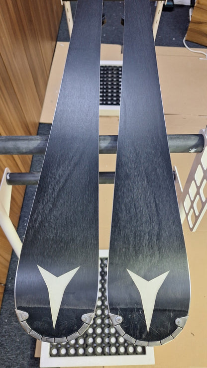 Atomic Redster S9 165 cm Skis + Atomic 12 Bindings Winter Fun Snow