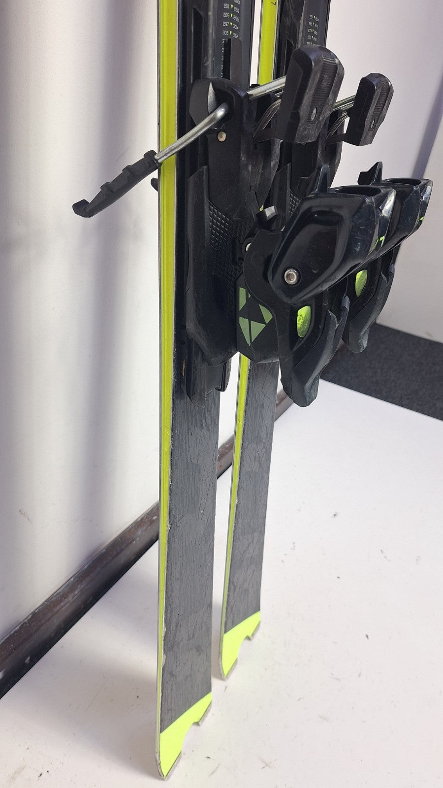 Fischer RC4 WC SC 165cm Skis + Fischer Z12 Bindings Winter Fun Snow