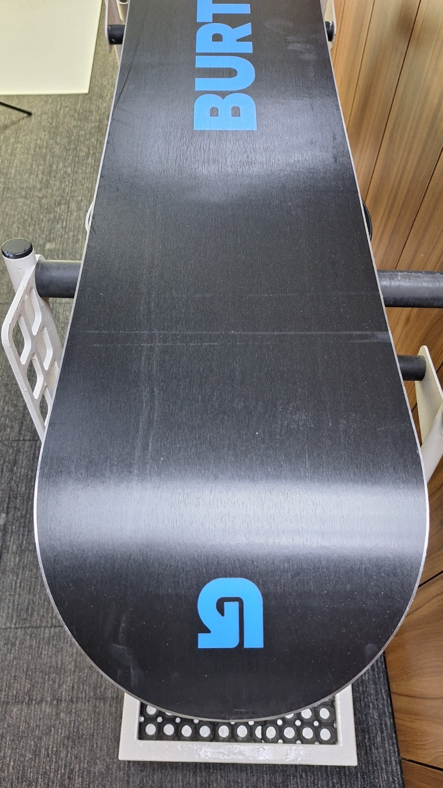 Burton Progression 157 cm Snowboard + HEAD Rental M Bindings Winter Snow Sport