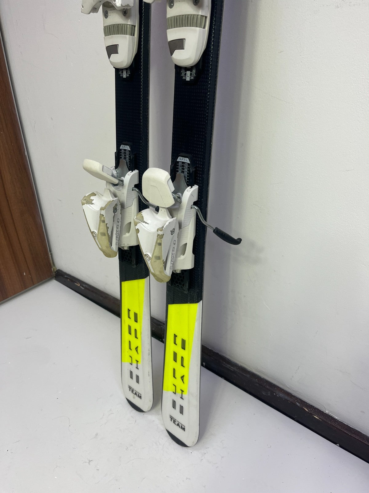 Ski HEAD SupershapeTeam R SLR2 147cm + fixations Tyrolia LRX 9, sports d’hiver et plaisir