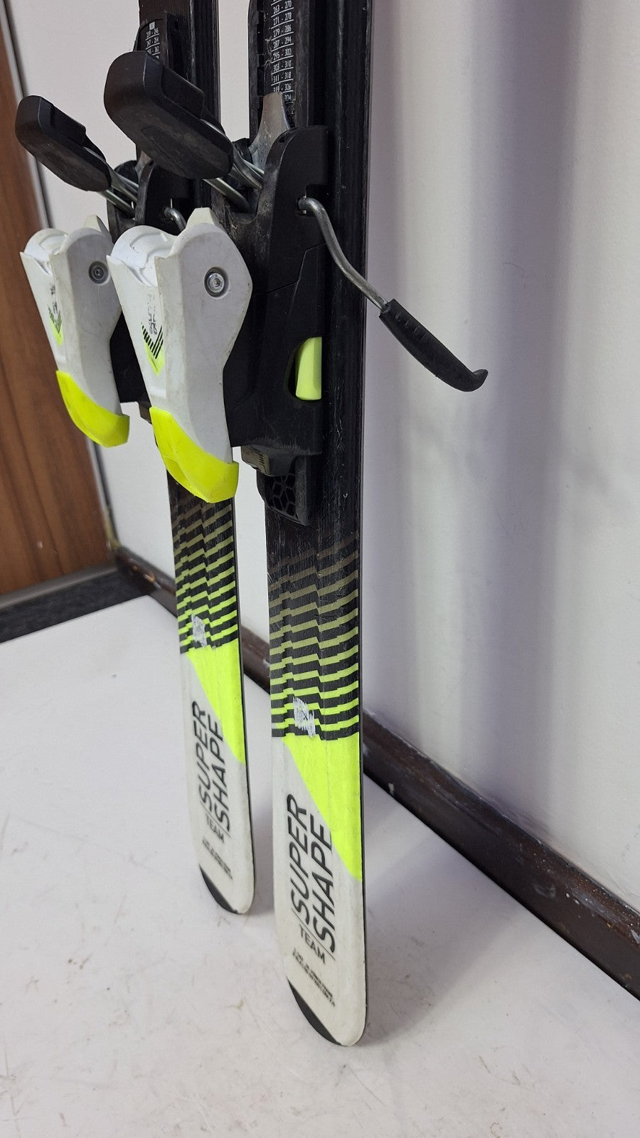 HEAD SupershapeTeam SLR PRO 147cm Ski + HEAD SLR 7.5 Bindungen Wintersport