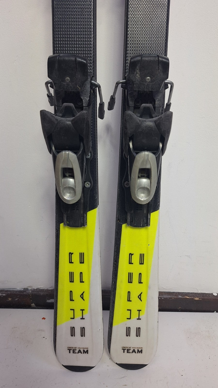 HEAD Supershape Team R SLR 2 147cm  Ski + Elan 10 Bindings  Winter Sport