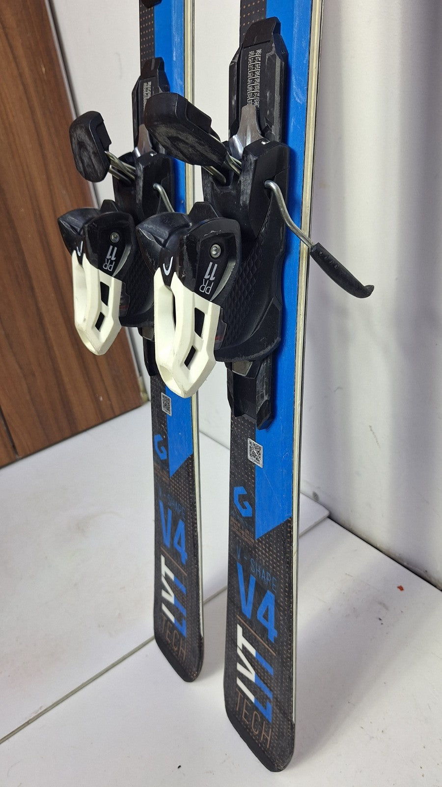 HEAD V-Shape V4 LYT  156cm Ski + Head PR 11  Bindings Winter Sport