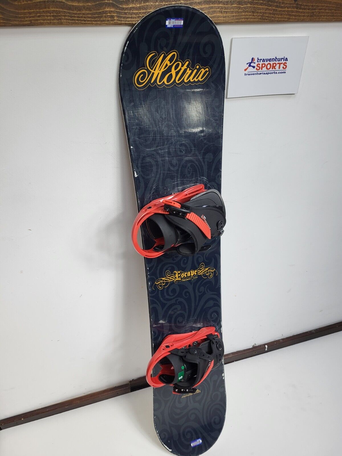 Matrix Escape 141 cm Snowboard + NEW Dreamscape Faky JR Size S Bindings Winter