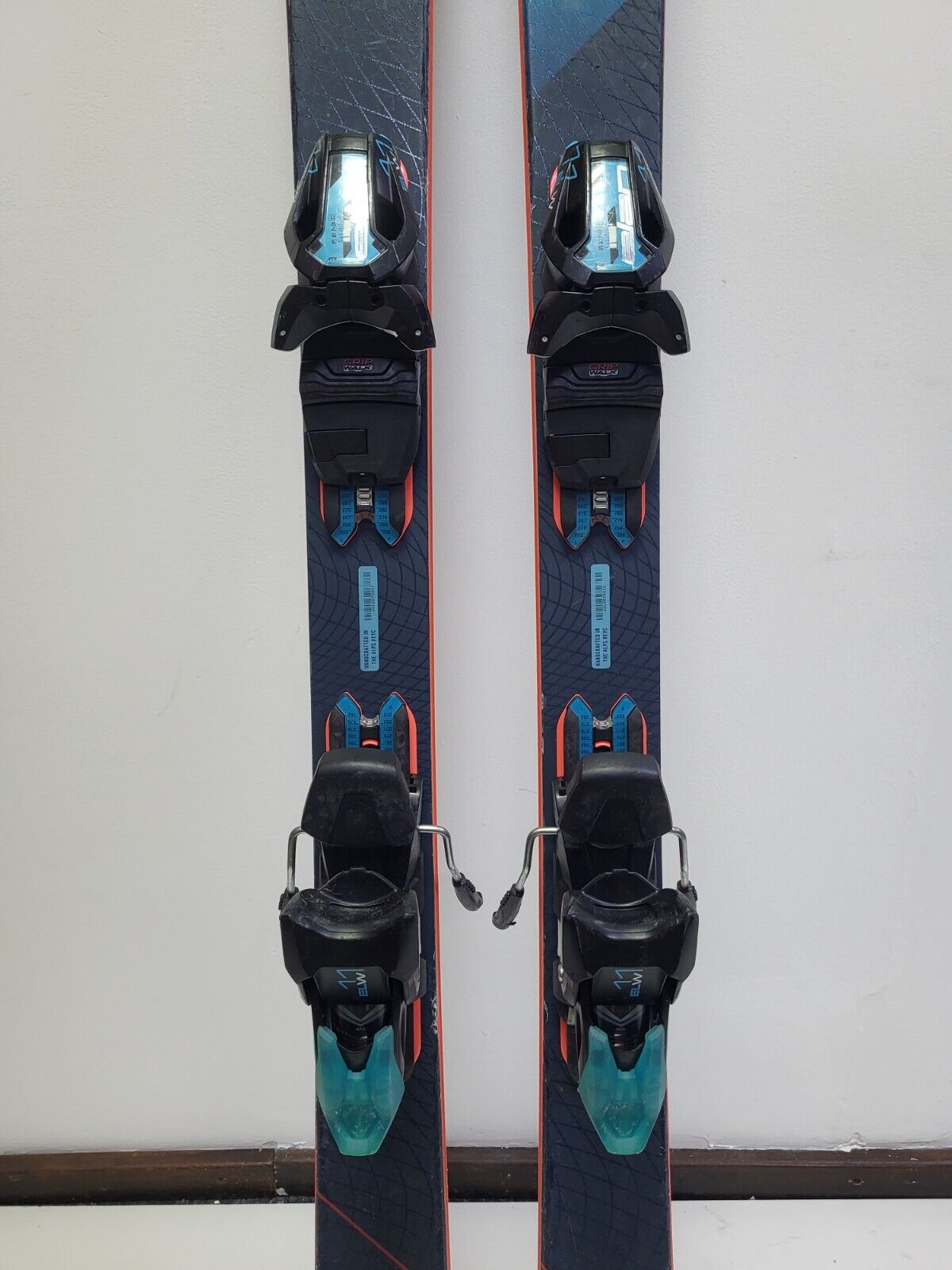 Ski Elan Insomnia 158 cm + fixations Elan 11 Sport d’hiver Extérieur Neige
