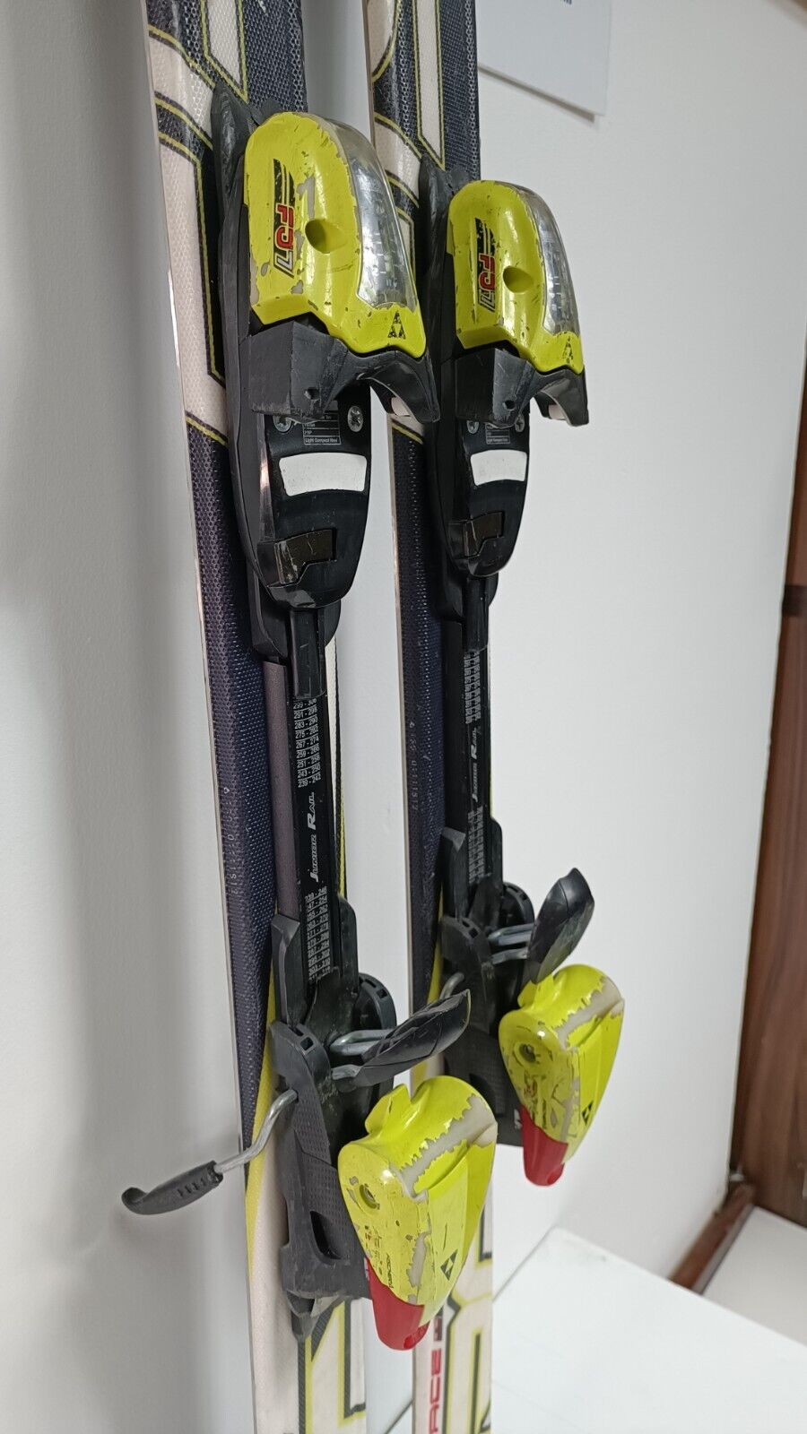 Fischer RC4 Race 130 cm Ski + Fischer 7 Bindungen CBS Winter Sports Adventure