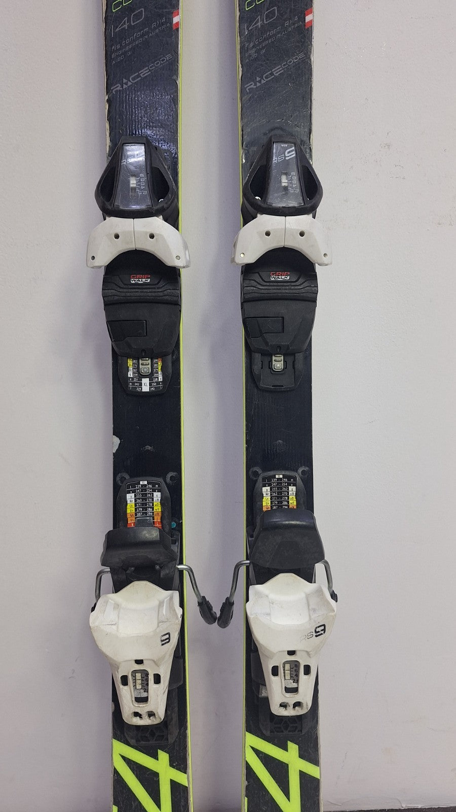 Ski Fischer RC4 GS WC 140 cm + fixations Fischer RS9 Sports d’hiver