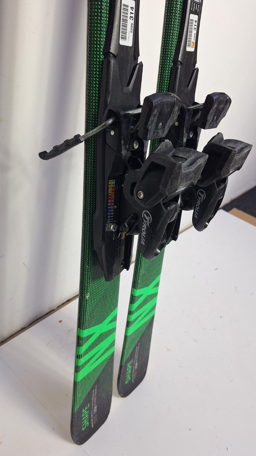 HEAD Shape NX  156cm  Ski + Tyrolia SP 10 Bindings Winter Sport Fun Snow