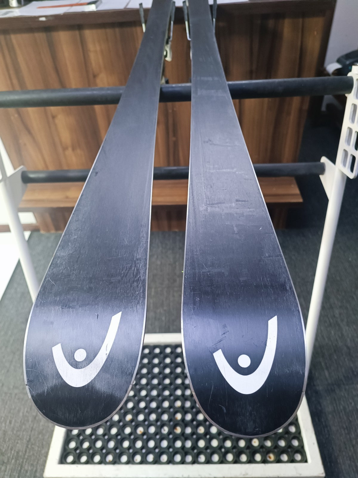 HEAD World Cup i.Speed ​​175 cm Ski + Tyrolia SP13 Bindungen Wintersport