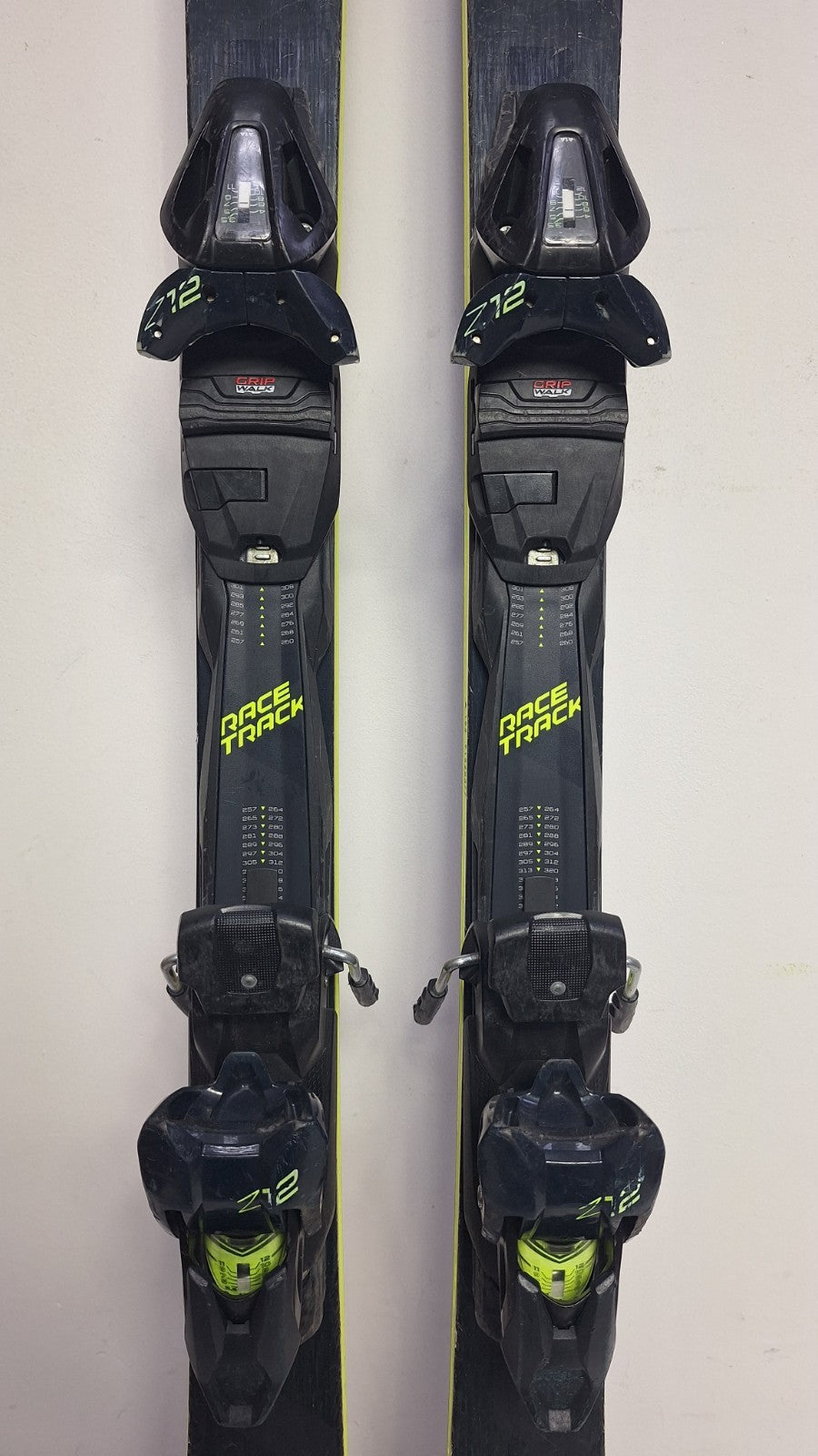 Fischer RC4 WC SC 165cm Skis + Fischer Z12 Bindings Winter Fun Snow