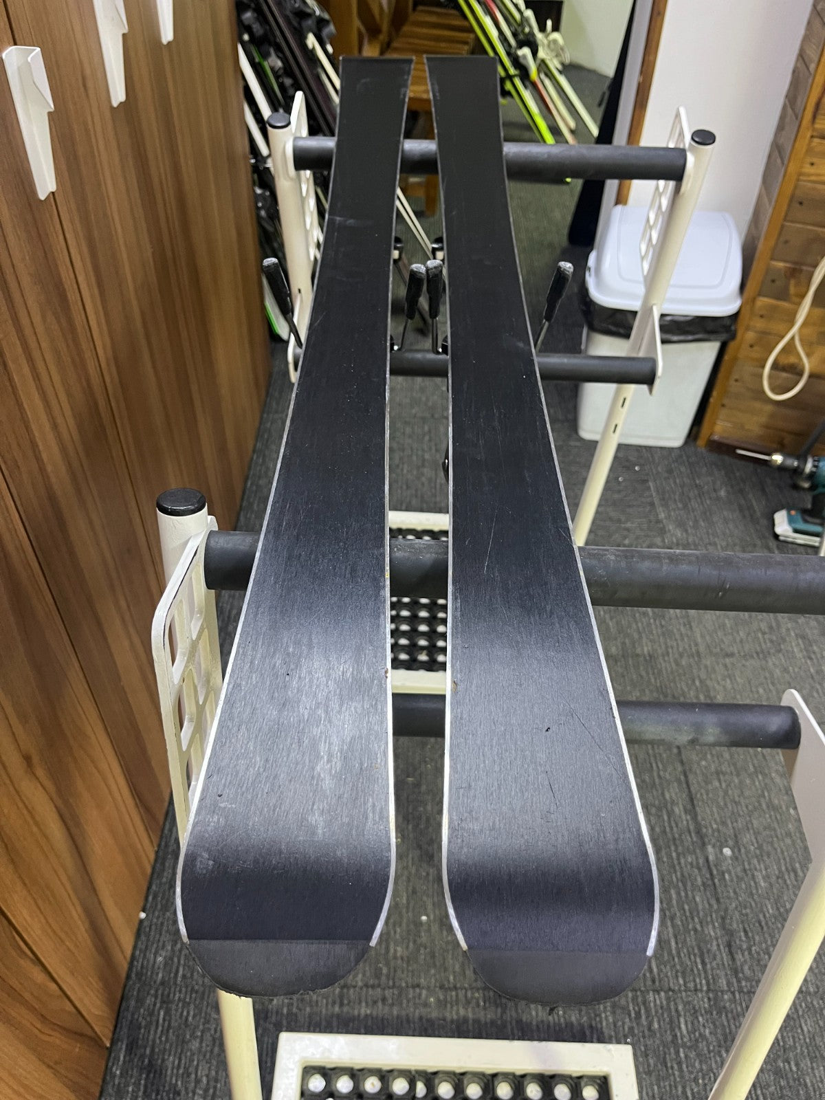 Ski Elan Exar Pro 130 + fixations Elan ESP 7.5. Sport, neige, hiver et plaisir