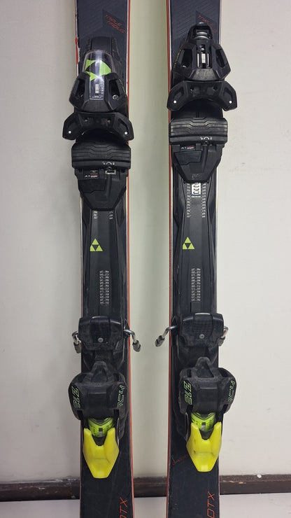 Sci Fischer RC4 The Curv DTX 171 cm + Attacchi Fischer Z12 Sport invernali Neve