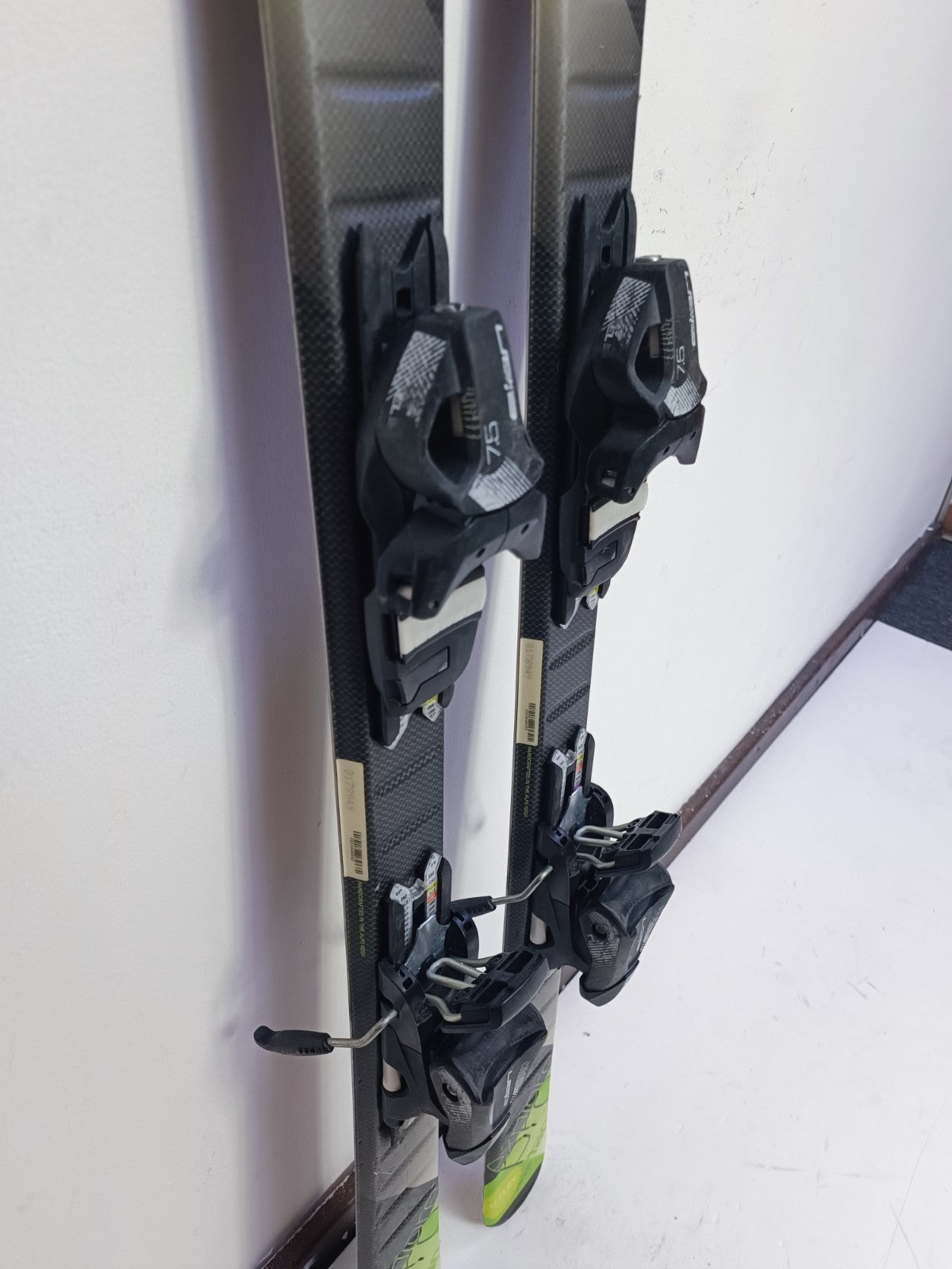 Elan Explore Pro 130 Ski + fixations Elan 7.5 Sport d’hiver et divertissement