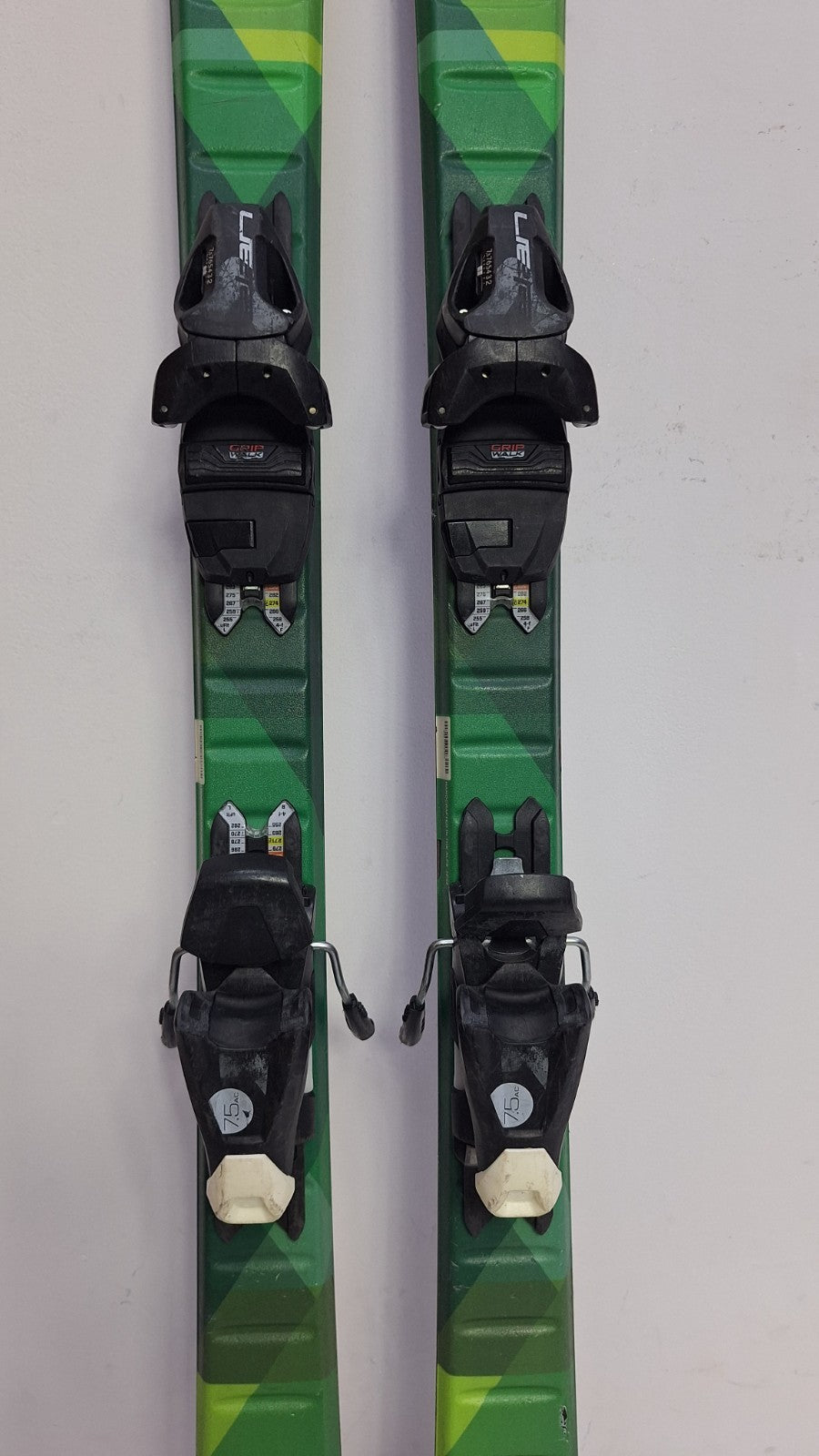 Elan Explore Pro QS 150 Ski + Elan 7.5 Bindungen – Wintersport-Spaß im Schnee