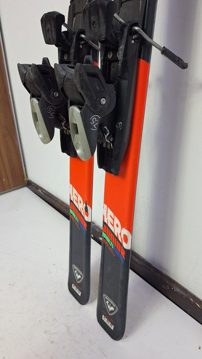 Ski Rossignol Hero J 150 cm + fixations Elan ESP 7.5 Plaisir hivernal Sports de neige