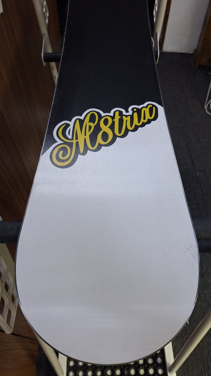 Snowboard Matrix Escape 136 cm + Attacchi HEAD Rental S Avventura sulla neve