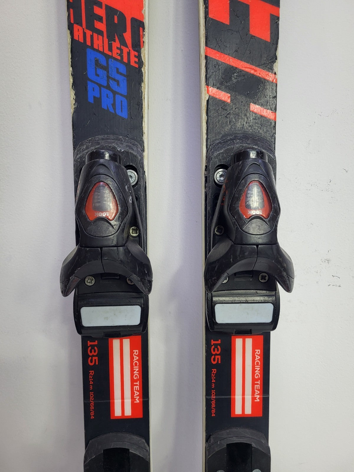 Ski Rossignol Hero Athlete GS Pro A14 135 cm + fixations Look 10 Plaisirs de la neige hivernale