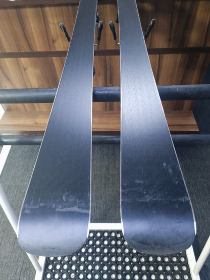 Völkl Tigershark 8FT 168 cm Sci + Marker 11 attacchi Sport invernali Divertimento sulla neve