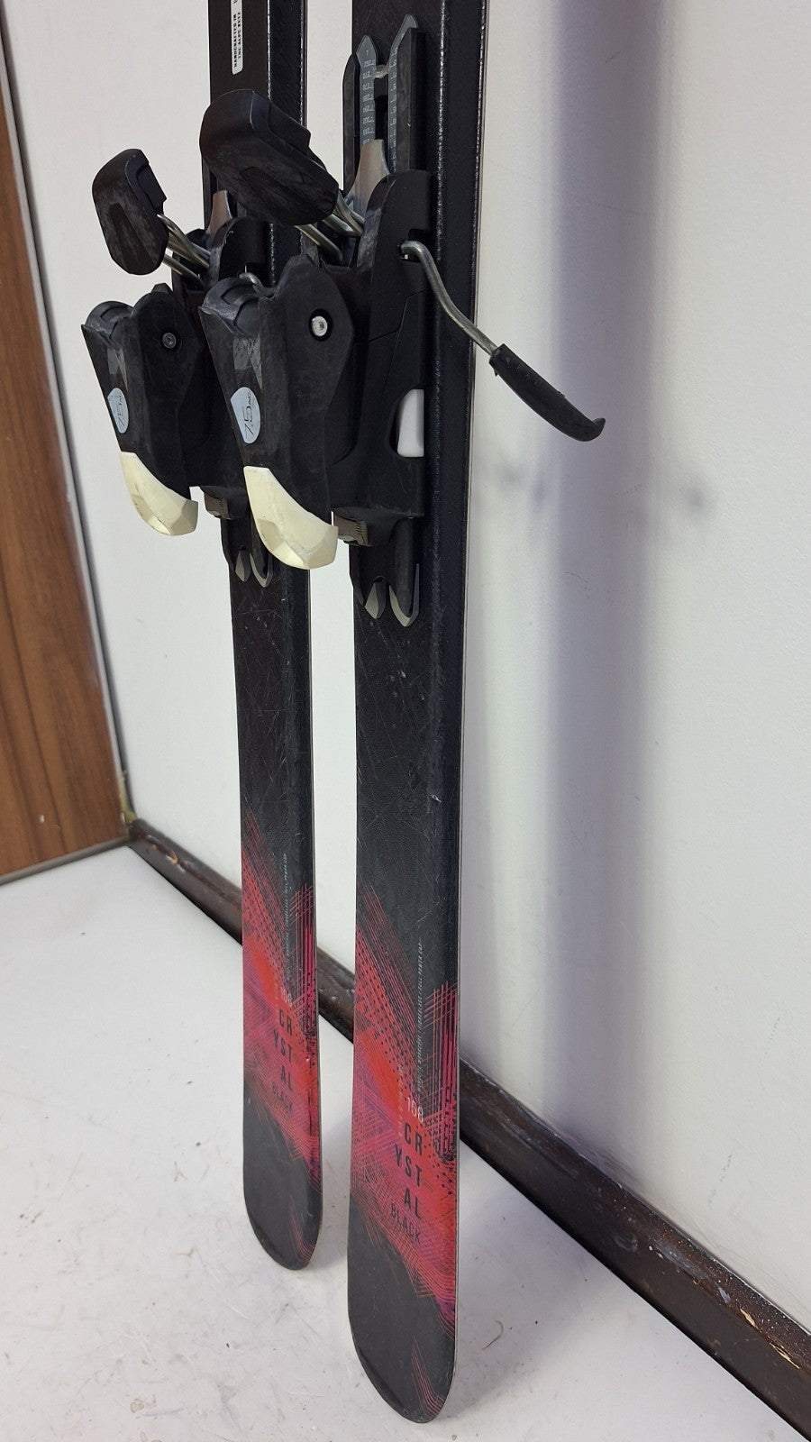Elan Black Crystal 158 cm Ski + Elan EL 7.5 Bindungen Sport Schnee Winterspaß
