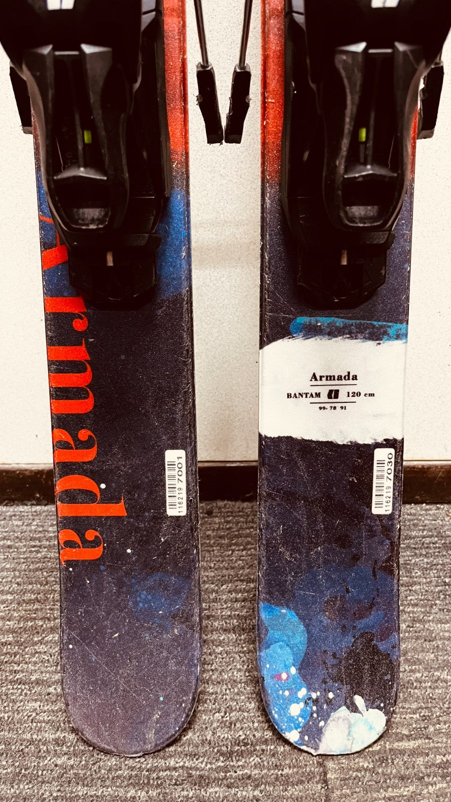 Sci Armada Bantam 120 cm + Attacchi Salomon 4.5 Sport invernali divertenti sulla neve