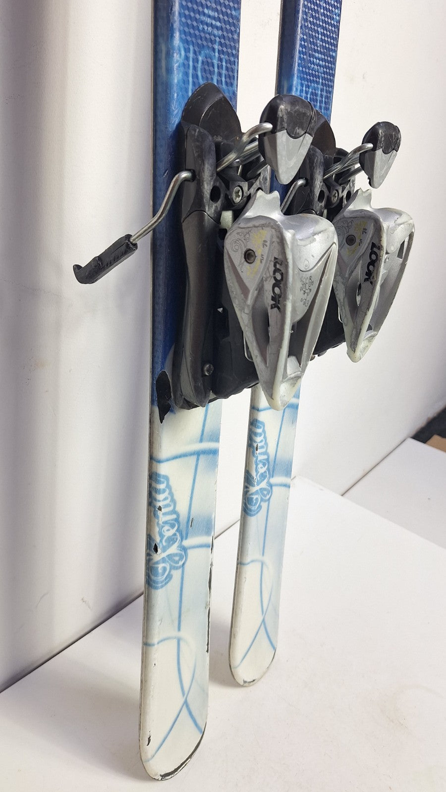 V3tec Xenia 150cm Skis + Look 9.5 Bindings Winter Fun Snow